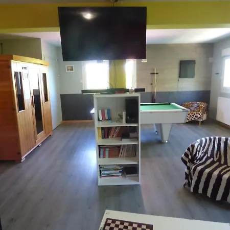 Brinchette Avec Piscine Intérieure Bar-les-Buzancy